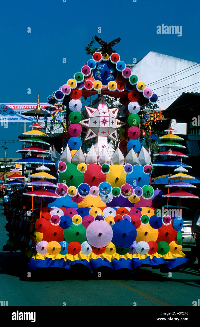 Flotteur Festival parapluie Bo Sang près de Chiang Mai en Thaïlande du nord Banque D'Images Flotteur Festival parapluie Bo Sang près de Chiang Mai en Thaïlande du nord Banque D'Images