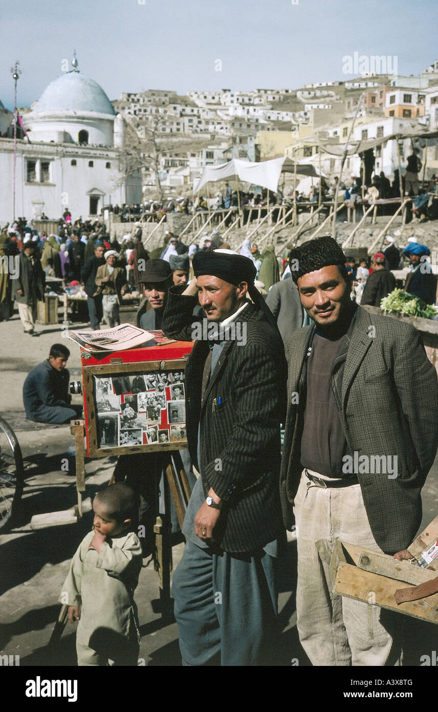 Géographie / voyages, Afghanistan, Kaboul, marché avec deux hommes, commerce, Banque D'Images
