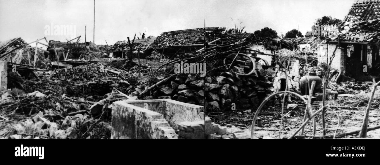 Géographie/voyages, Vietnam, Viet Nam, guerre aérienne, bombardier B 52, village détruit, province Thanh Hoa, 21.4.1972, Banque D'Images