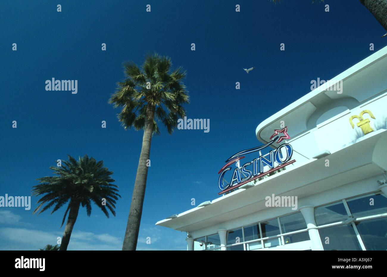 Extérieur de casino promenade du front de mer St Raphael Var Provence Côte d Azur Sud de la France de l'UE l'Europe méditerranéenne Banque D'Images
