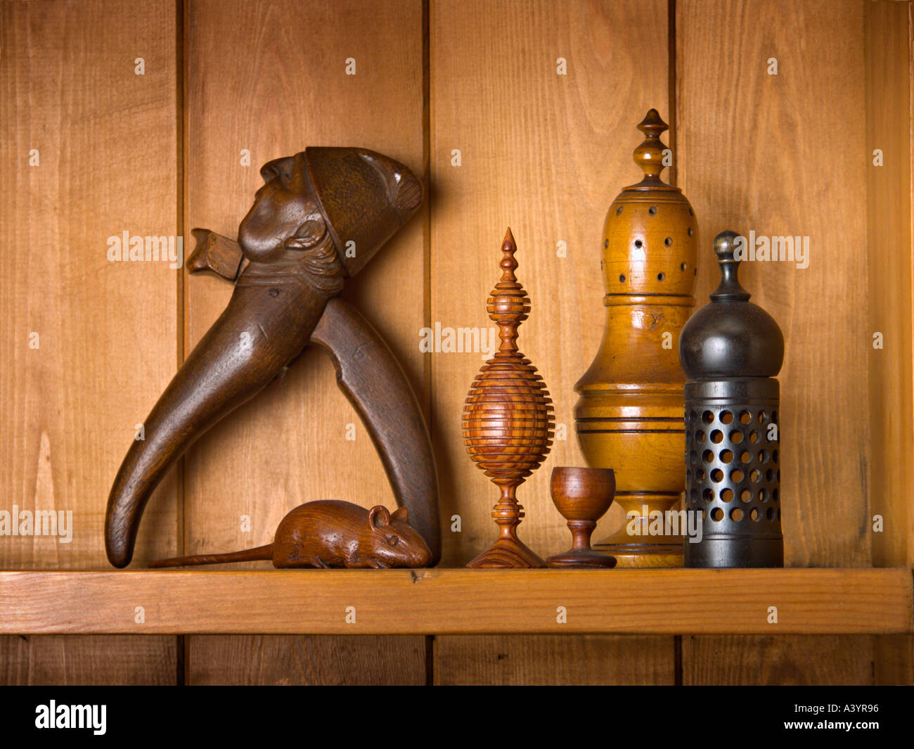 Une collection d'objets en bois ou treen Banque D'Images