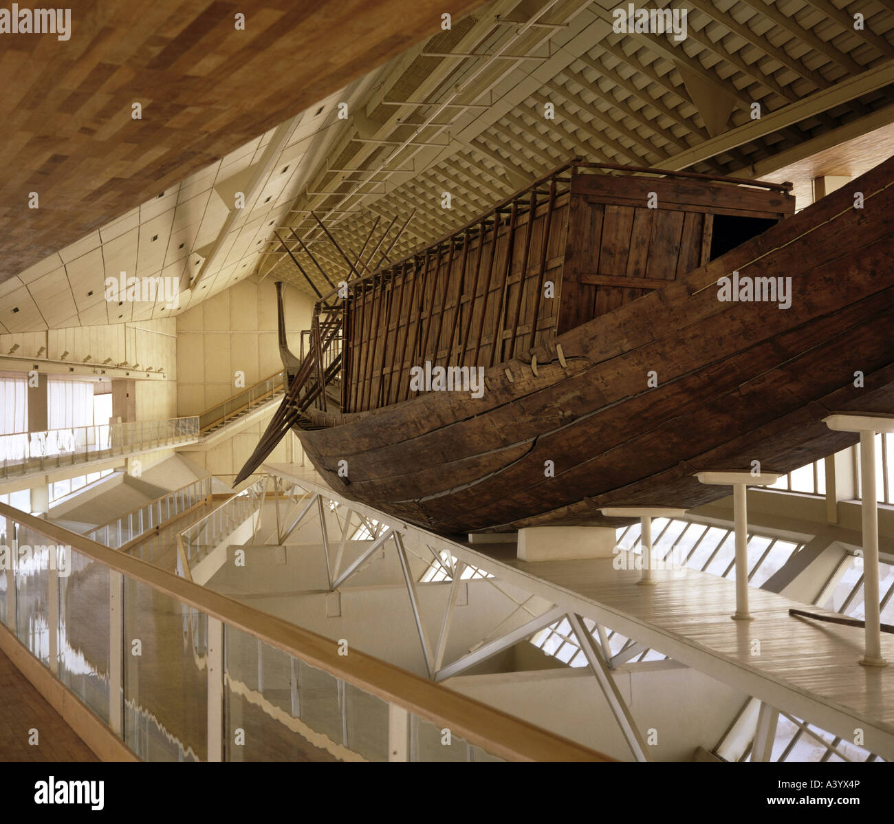 Voyage /géographie, trafic / transport, navigation, monde antique, Egypte, Barque royale de pharaon Khufu pour le transfert de son cadavre à sa dernière maison, vers 2575 - 2465 BC, Solar Boat Museum, Gizah, Gizeh, historique, historique, Afrique, Old Kingdom, 4ème dynastie, 26ème / 2525 siècle BC, barques, bateaux, navires, navires, rituel de sépulture, le monde antique, Banque D'Images