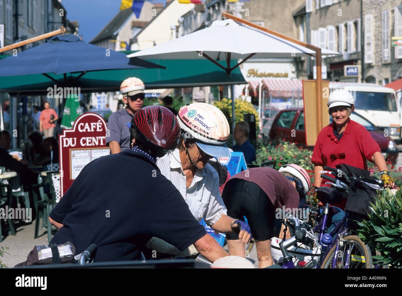 FRANCE BOURGOGNE NUITS-SAINT-GEORGES BIKERS TOURING Banque D'Images