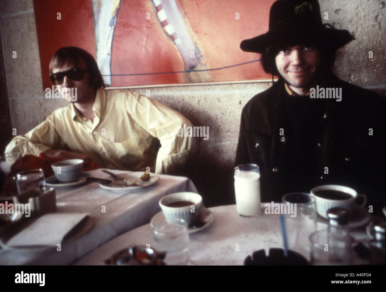 BUFFALO SPRINGFIELD Neil Young à droite et Stephen Stills en 1967 Banque D'Images