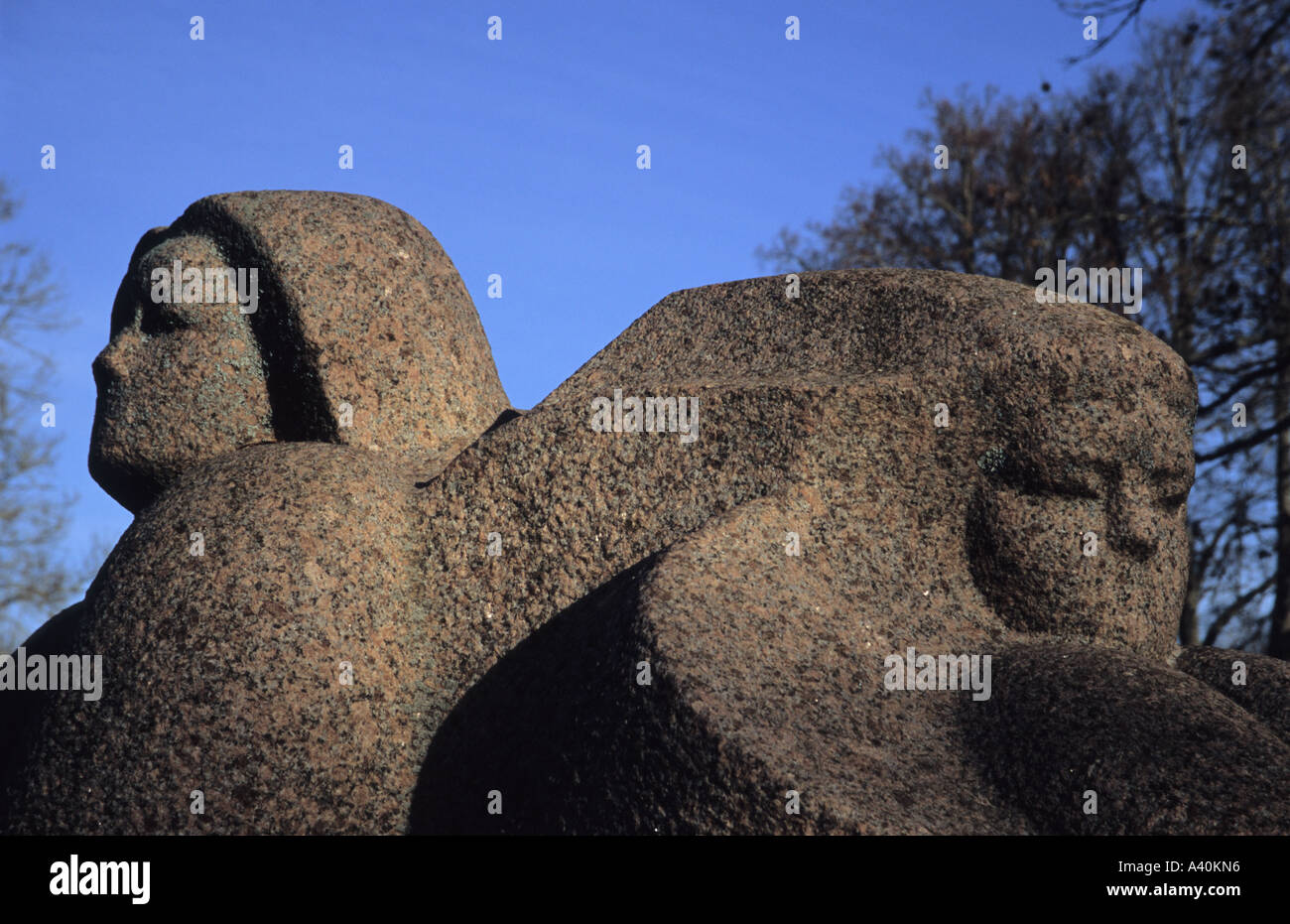 Statues de pierre par Indulis Ranka à Turaida open air museum réserver Lettonie Banque D'Images