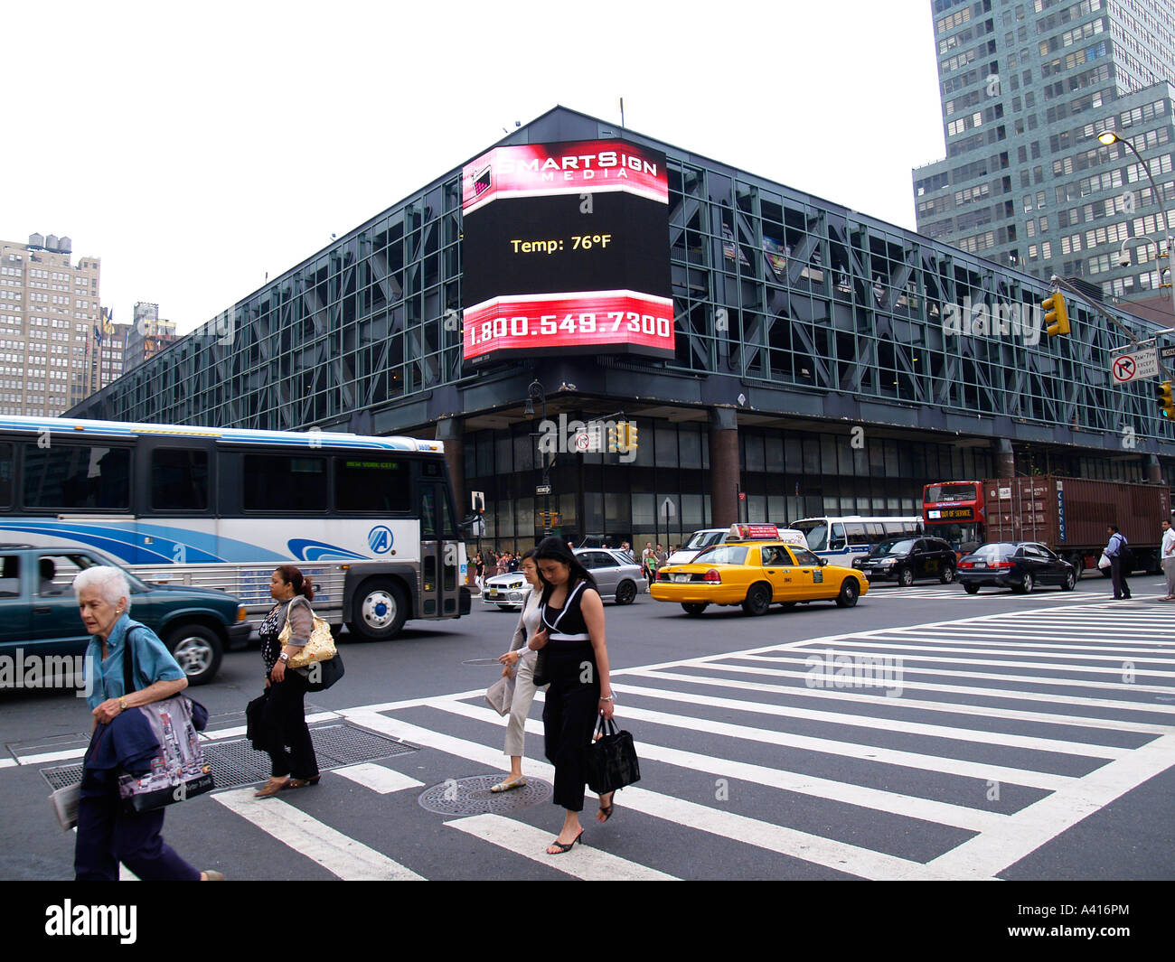 New York Port Authority Bus Station 8e Avenue et 42e Rue Photo Stock - Alamy