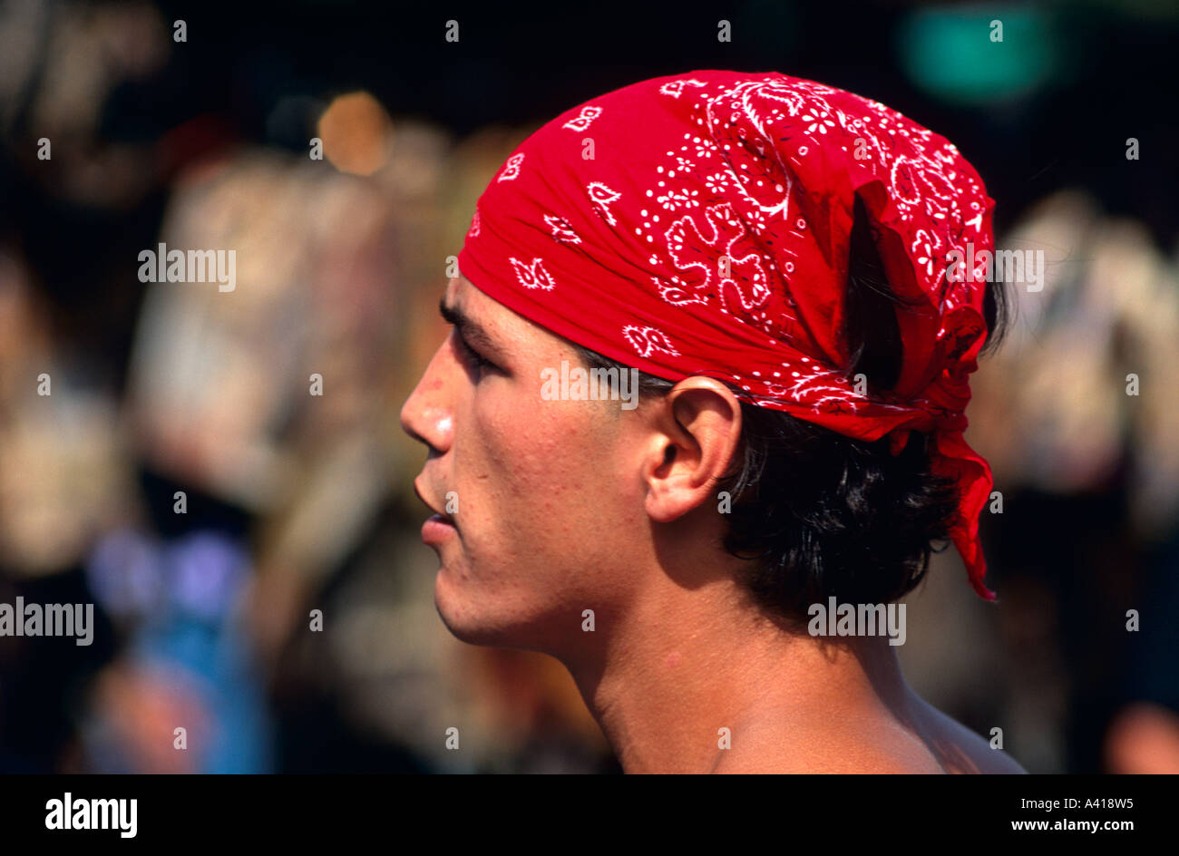 Dans l'homme Bandana Glastonbury Festival Pilton Somerset Royaume-uni  Europe Photo Stock - Alamy