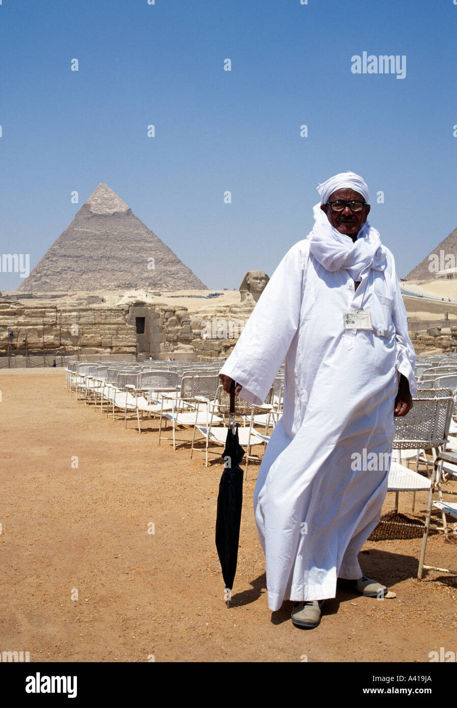 Guide égyptien le plateau de Gizeh Le Caire Egypte Afrique du Nord Banque D'Images