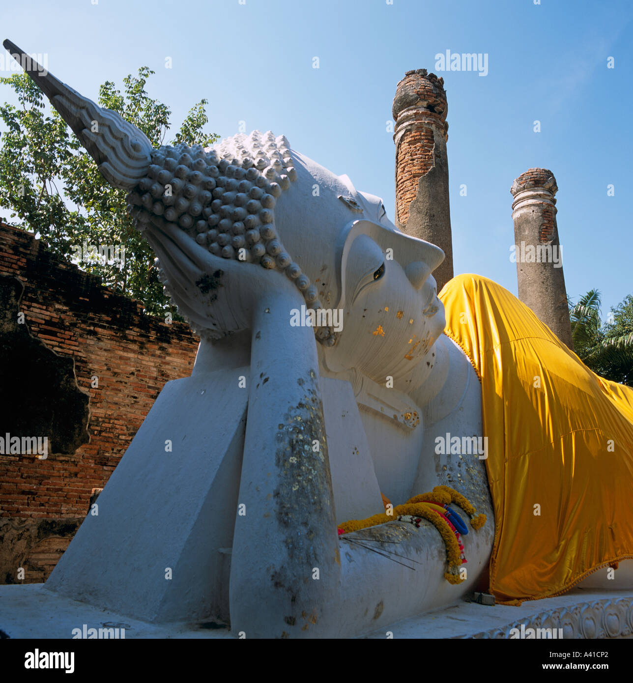 Bouddha couché Wat Yai Chai Mongkhon Ayuthaya l'ancienne capitale de la Thaïlande en Asie du sud-est Banque D'Images