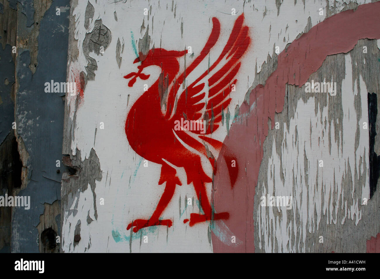 Pin's émaillé Liverpool FC - Écusson Revers Officiel, Motif De L'oiseau (Liver Bird)