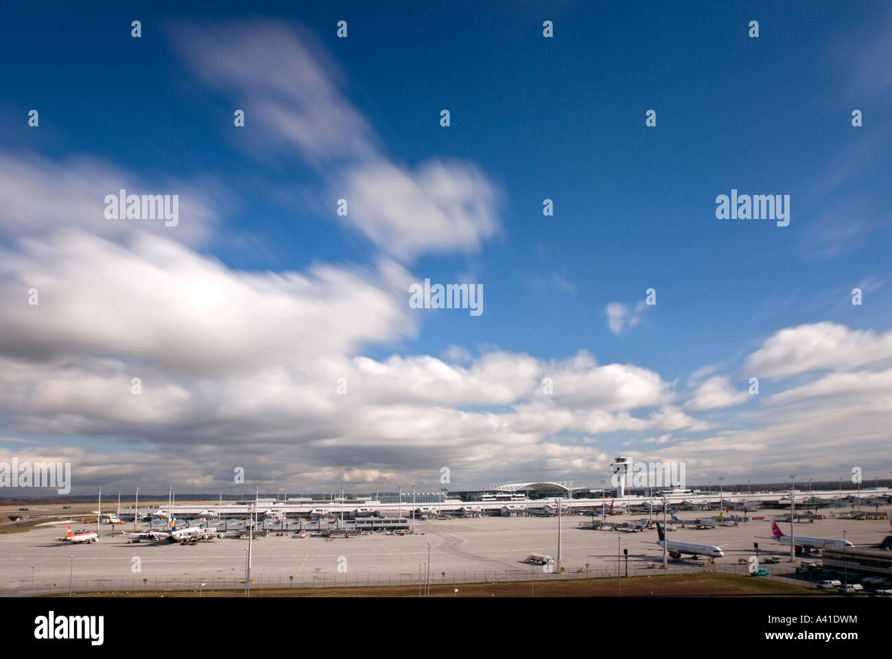 Avec l'aéroport de Munich Allemagne Bavière nuages dérive Europe Banque D'Images