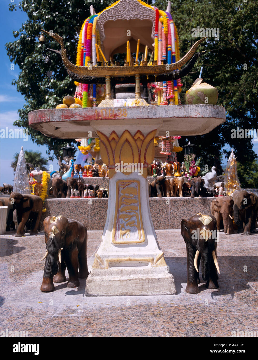 L'Éléphant de culte bouddhiste Phuket Thaïlande Asie du sud-est Banque D'Images