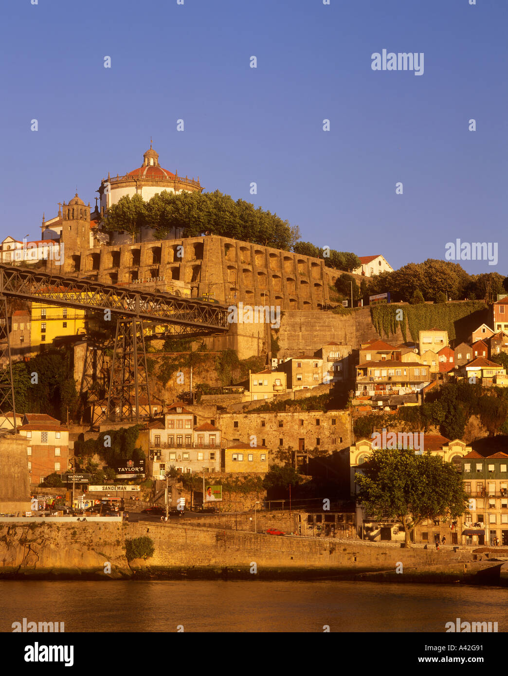 Vue de l'abbaye et de Vila Nova de Gaia Porto Portugal Banque D'Images