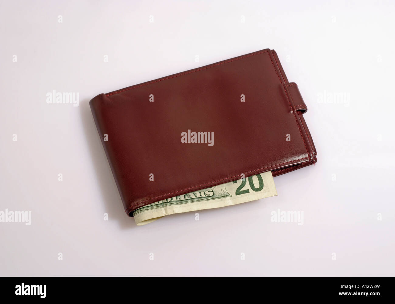 20 dollar bill sticking depuis l'intérieur d'une pochette en cuir marron Banque D'Images