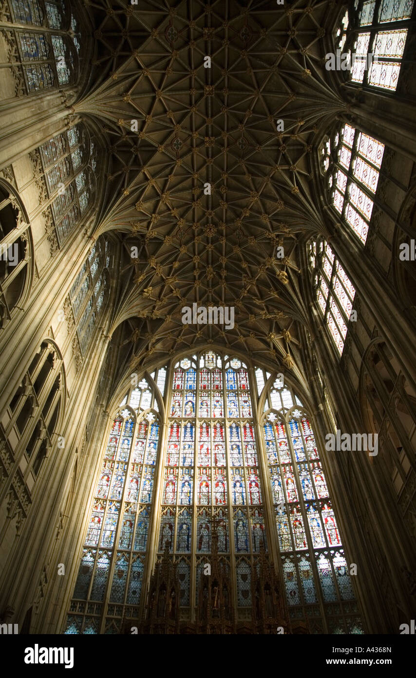 Grande fenêtre de l'Est et de lierne voûtes de la cathédrale de Gloucester voûte du choeur transept sud Gloucestershire UK Banque D'Images