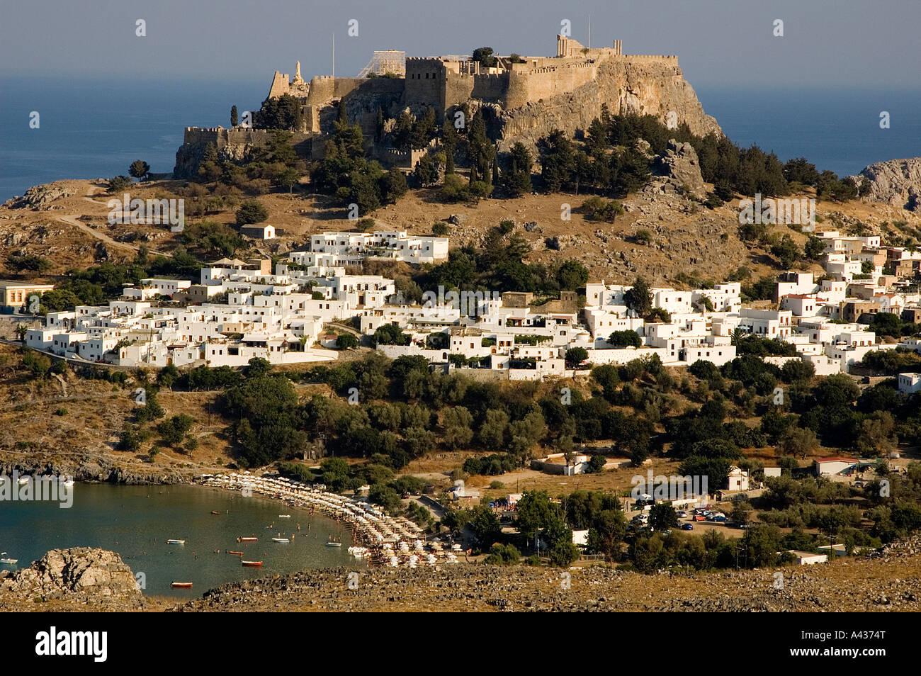 Et l'Acropole de Lindos, Rhodes, Grèce. Banque D'Images