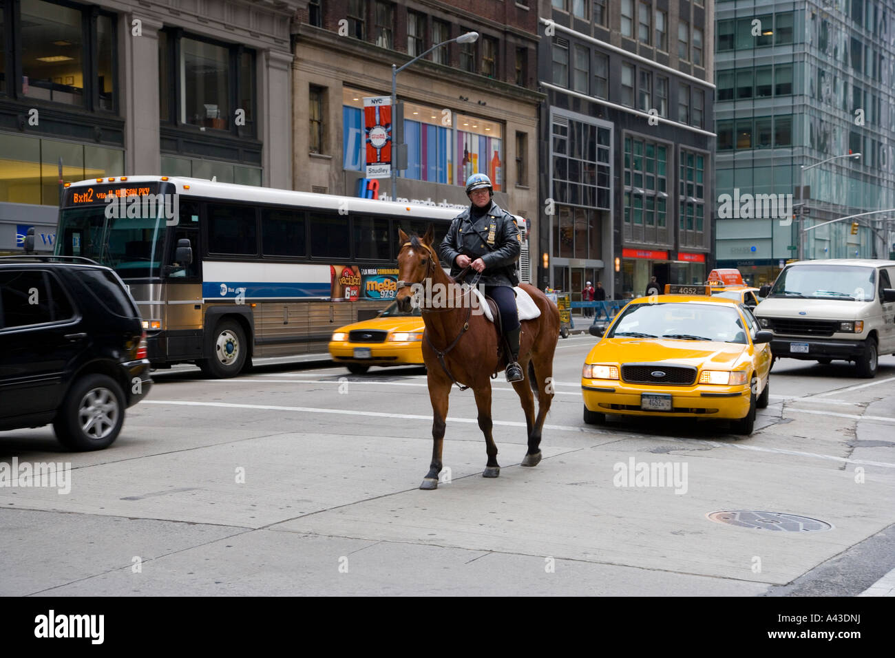 Flic nypd Banque de photographies et d’images à haute résolution - Alamy