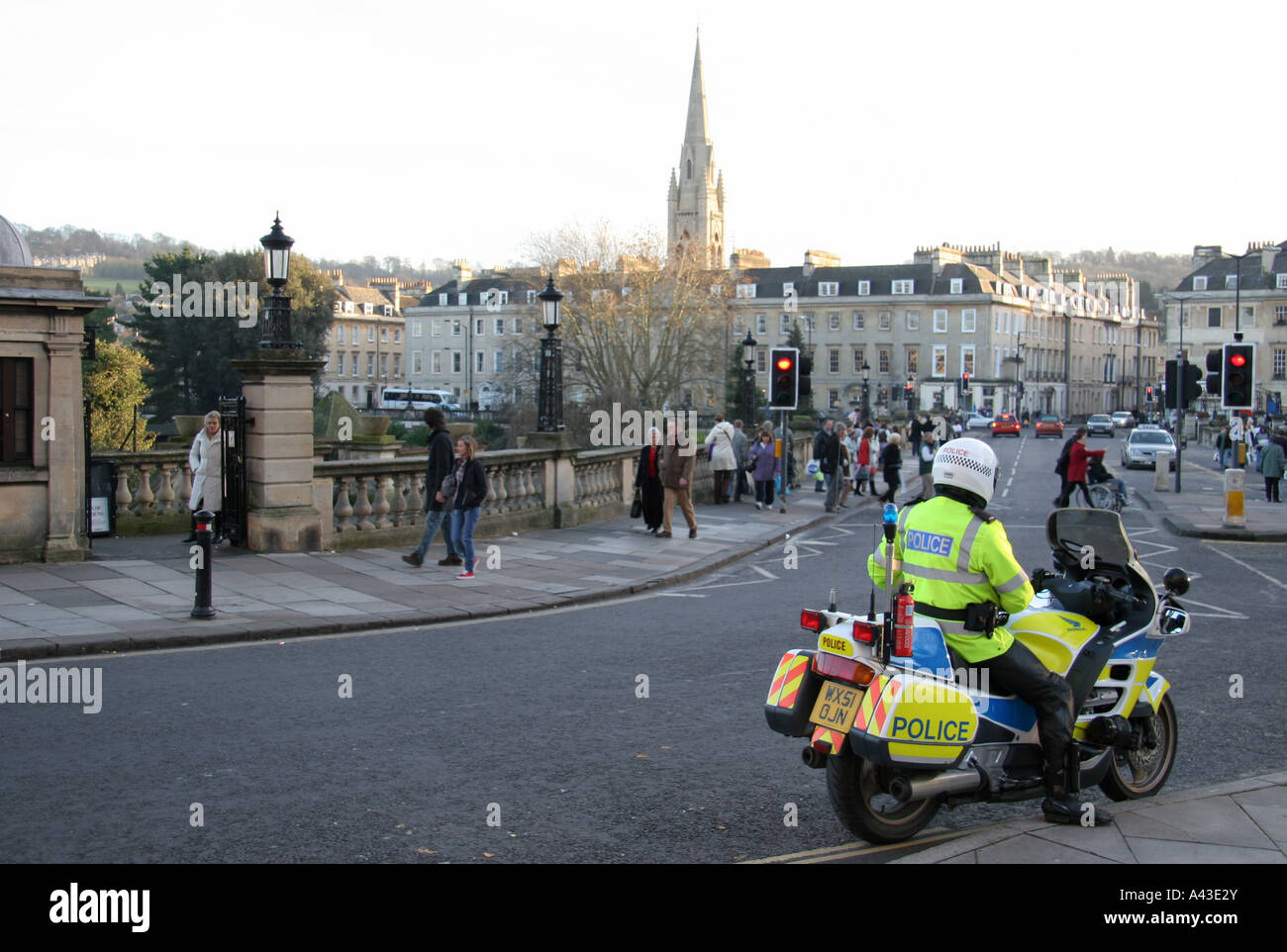 Agent de police moto à Bath en Angleterre Banque D'Images