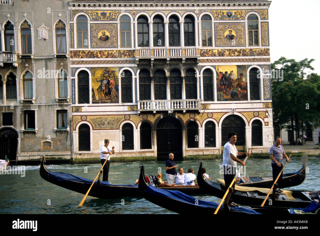 Italie Venise Palazzo Barbarigo bateaux du Canal de l'eau Banque D'Images