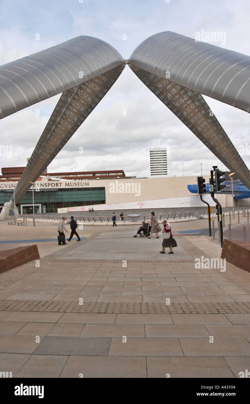 Place dans le Millenium Coventry Coventry Transport Museum est le fond dans le premier plan est le passage de Whittle Banque D'Images