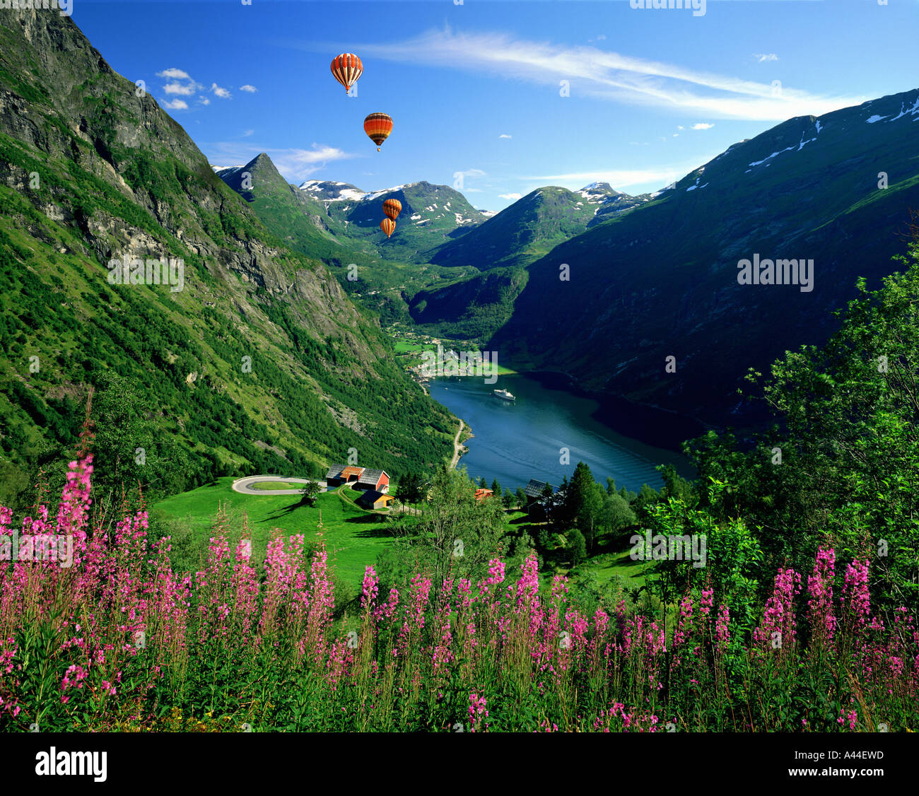 Non - MORE OG ROMSDAL fjord de Geiranger : Banque D'Images