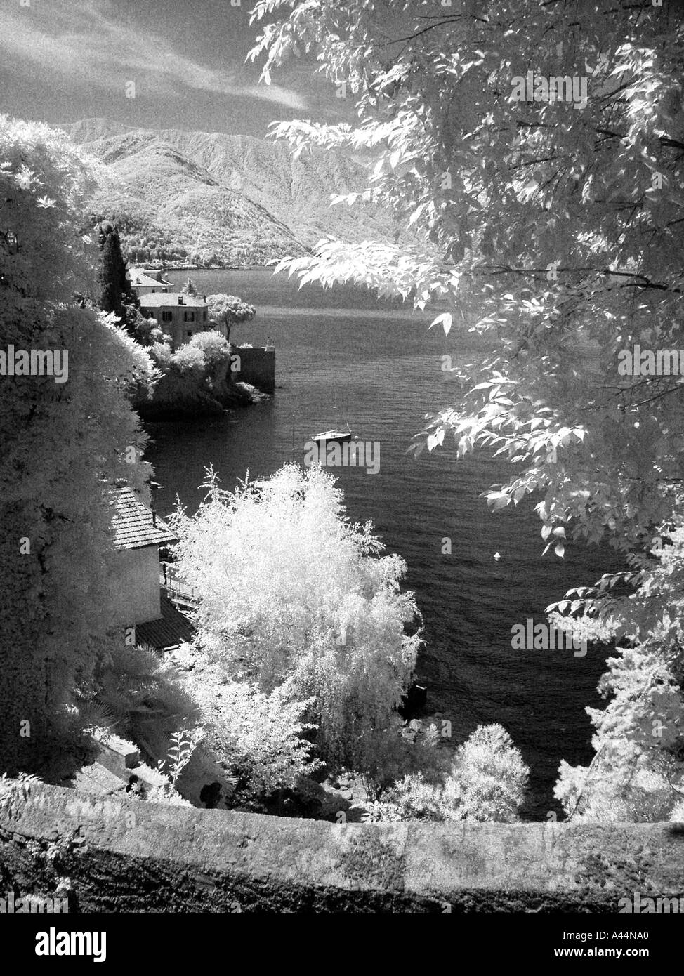 Image Infra Rouge Lac de Côme Italie Banque D'Images