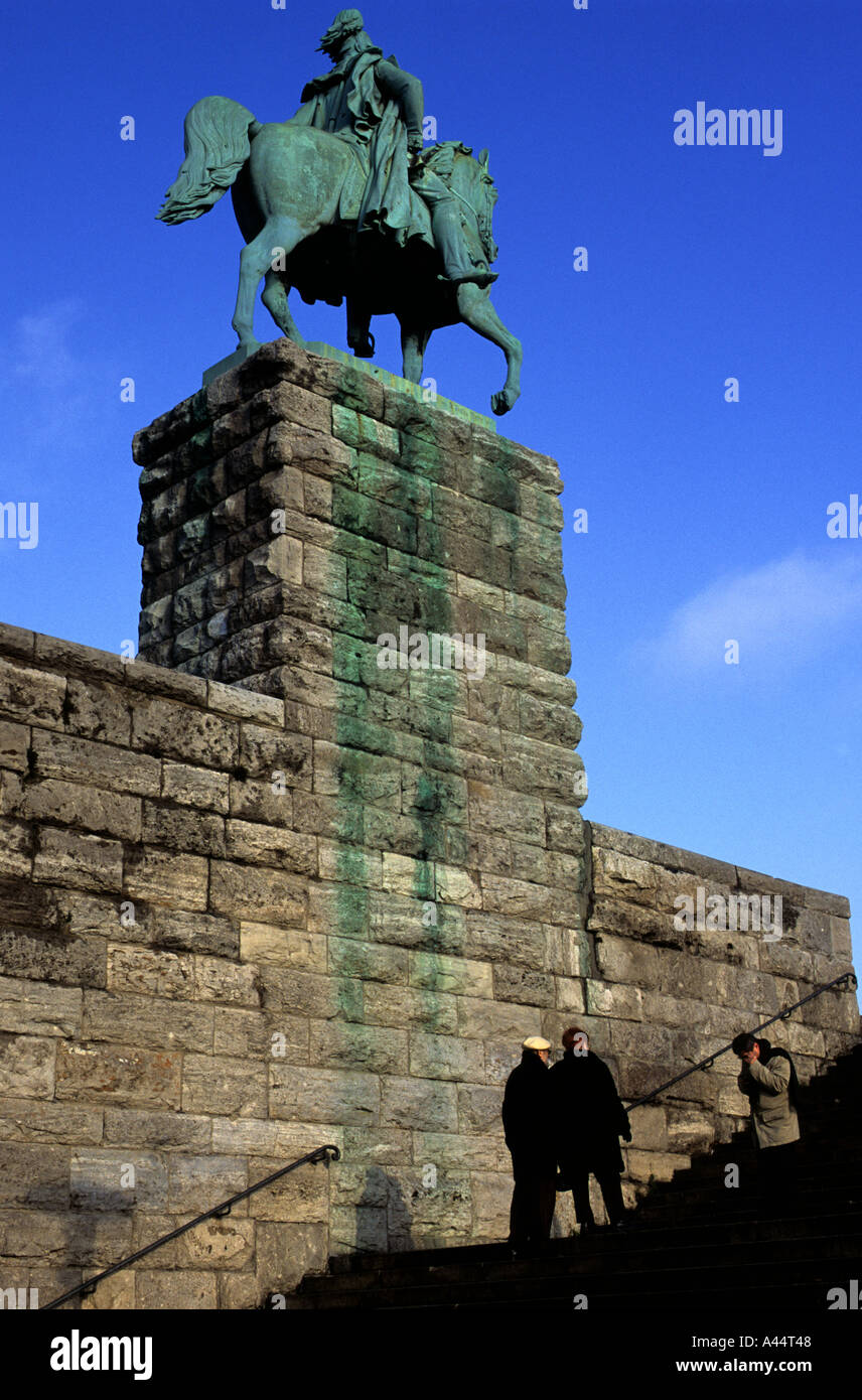 Statue équestre en l'honneur de l'empereur Guillaume I (1797 - 1888). Pont Hohenzollern, Cologne, Allemagne. Banque D'Images