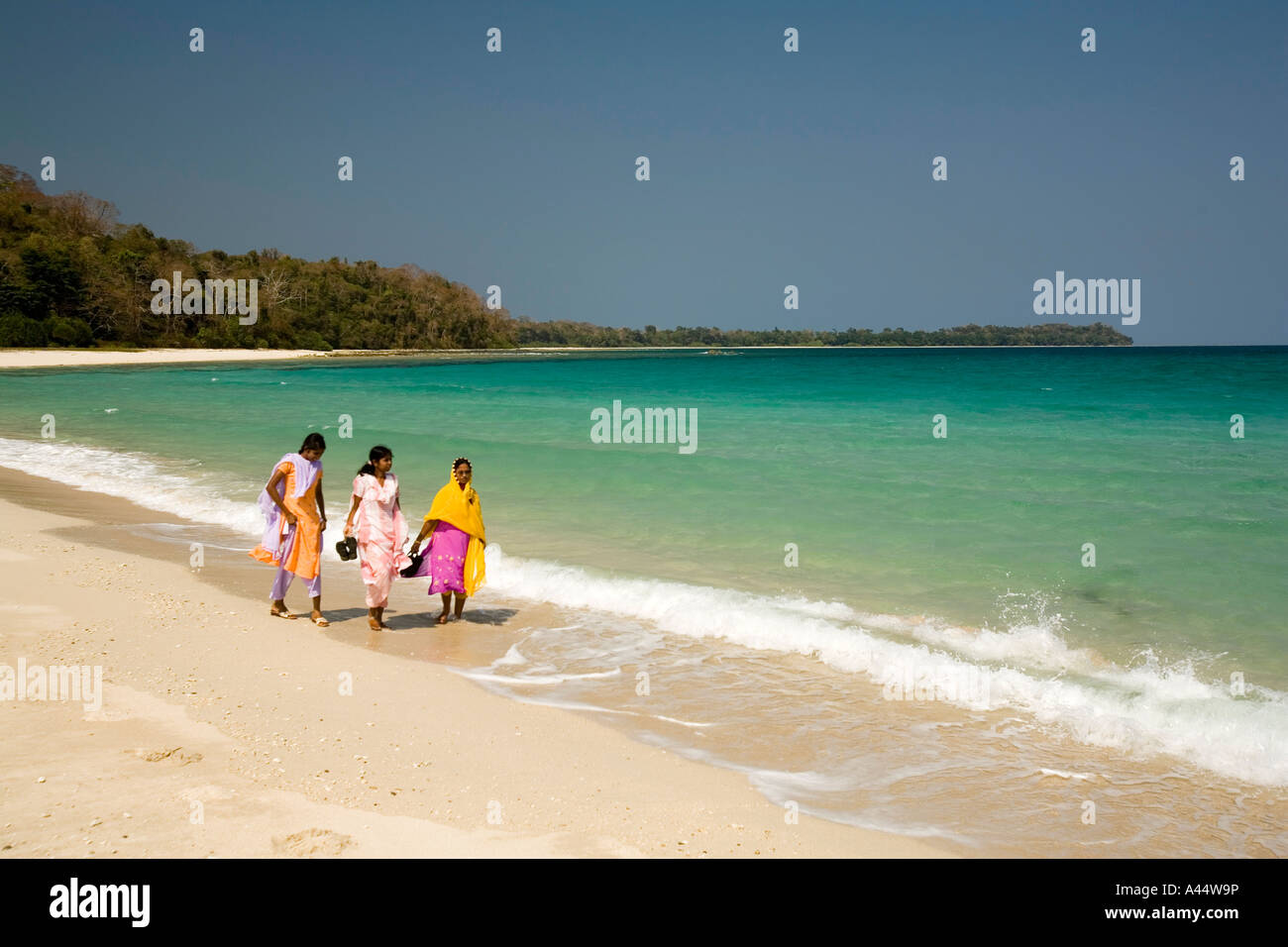 L'Inde du Nord Andaman et Nicobar Île Andaman Île Smith Diglipur filles musulmanes sur la plage Banque D'Images