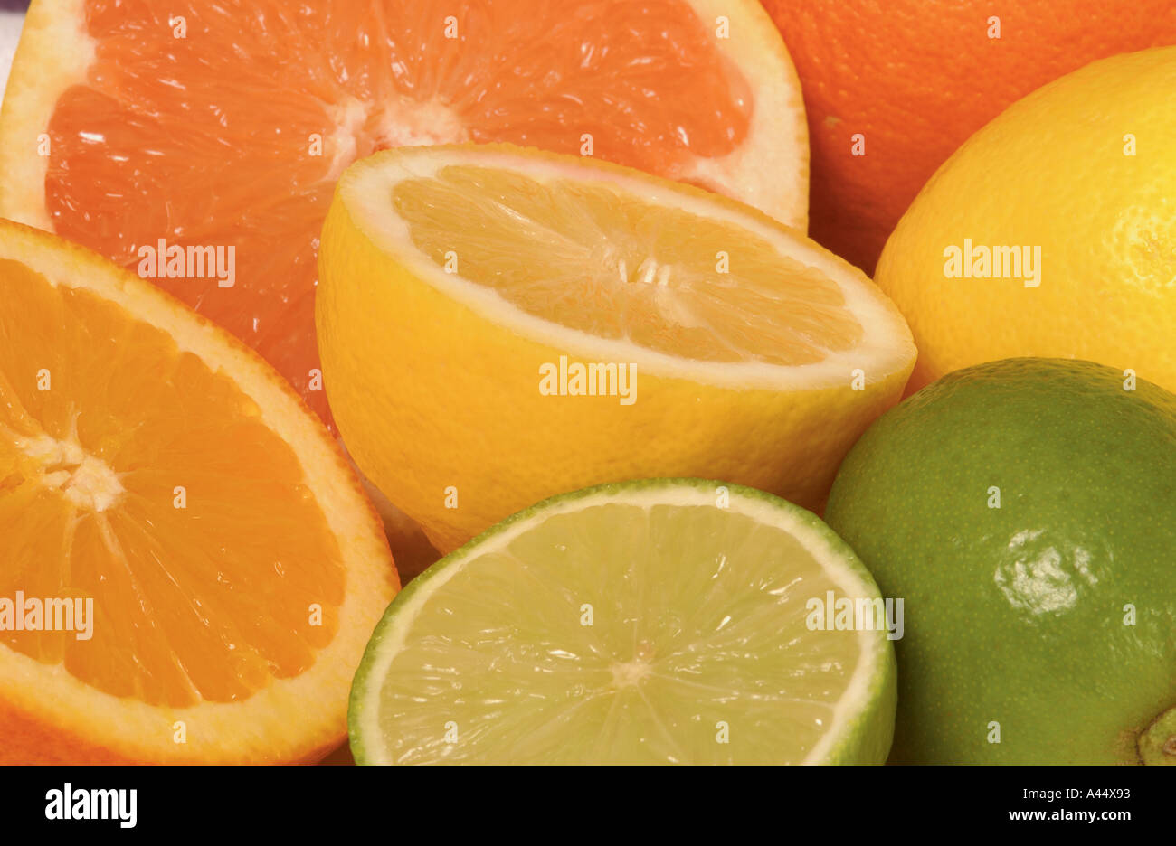 Sélection de fruits aux agrumes en tranches gros plan Banque D'Images