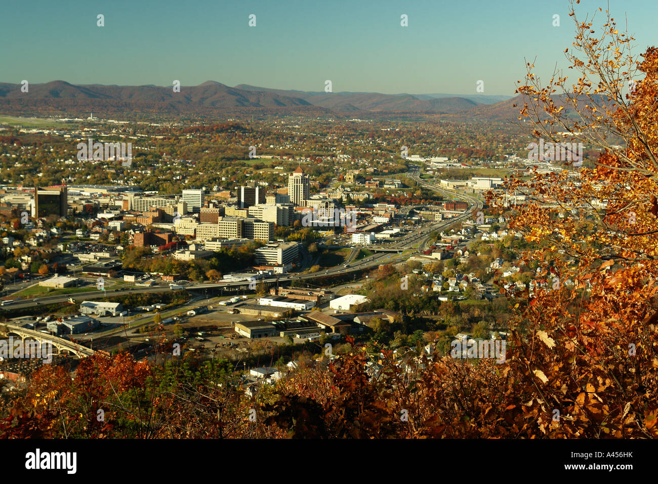 AJD53943, Roanoke, Virginie, Virginie, Roanoke Valley, centre-ville, vue aérienne du Moulin De La Montagne Banque D'Images