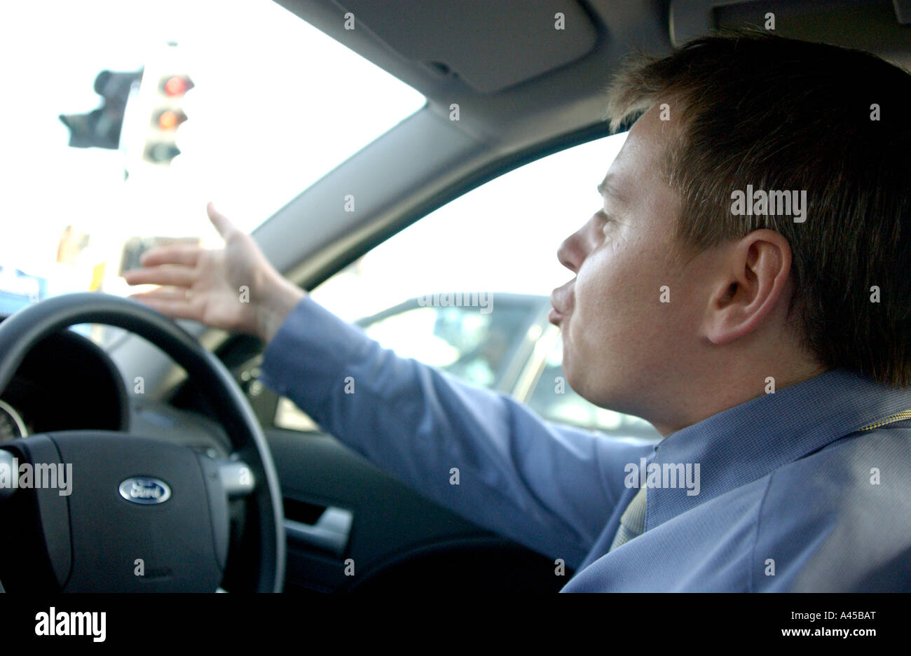 Image libre de photographie de la banlieue de pilote avec fureur de route sur l'autoroute M25 London UK Banque D'Images