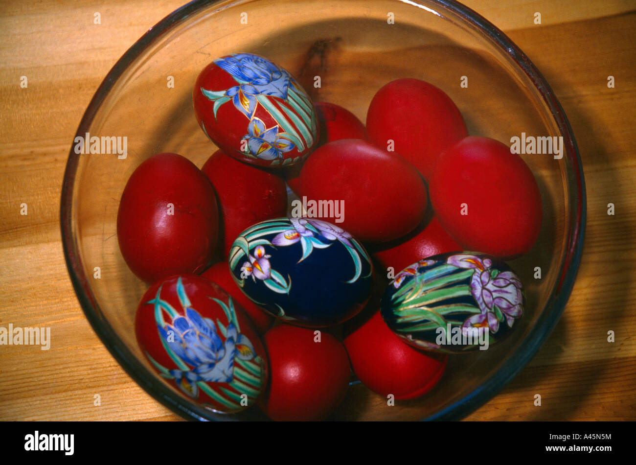Oeufs De Pâques Peints à La Main Image stock - Image du vacances, lumineux: 4380735