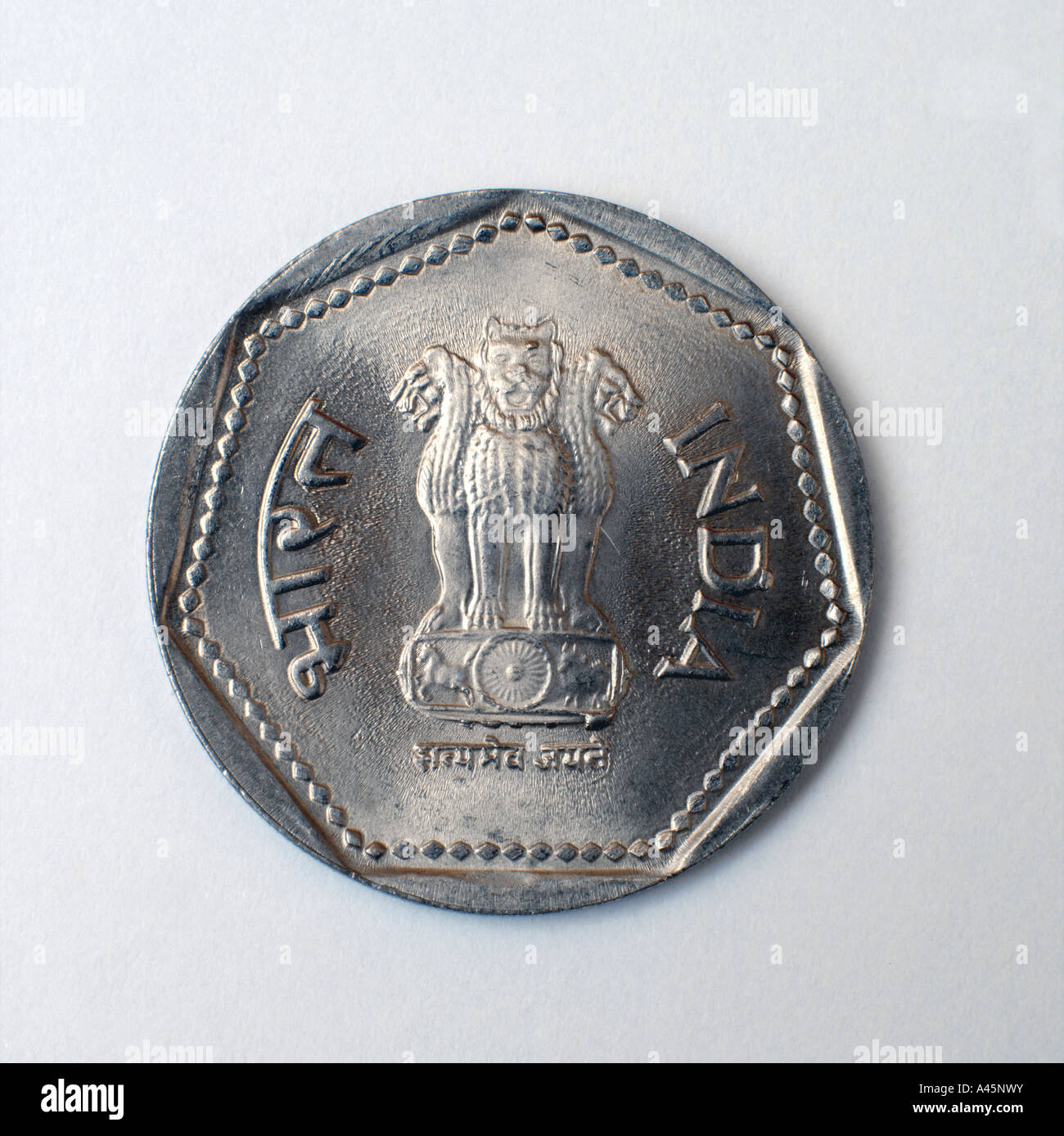 L'Inde Rupee coin montrant la colonne d'Ashoka trois lions symbole de l'Inde Banque D'Images