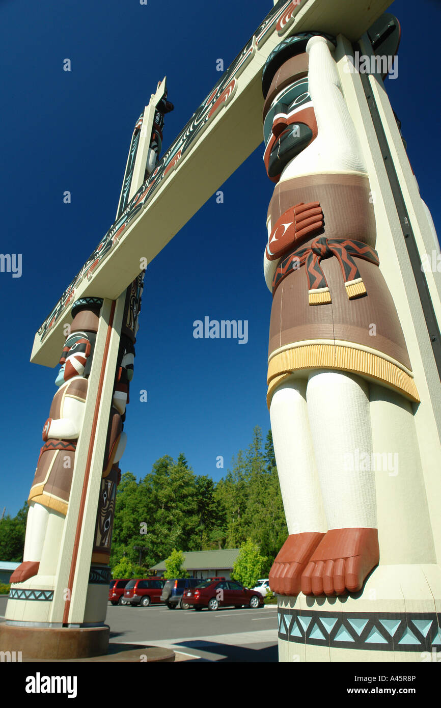 AJD55346, Blyn, WA, Washington, la péninsule Olympique, Sequim, Jamestown, S'Klallam, Tribu Indian Reservation, visitor centre, totem Banque D'Images
