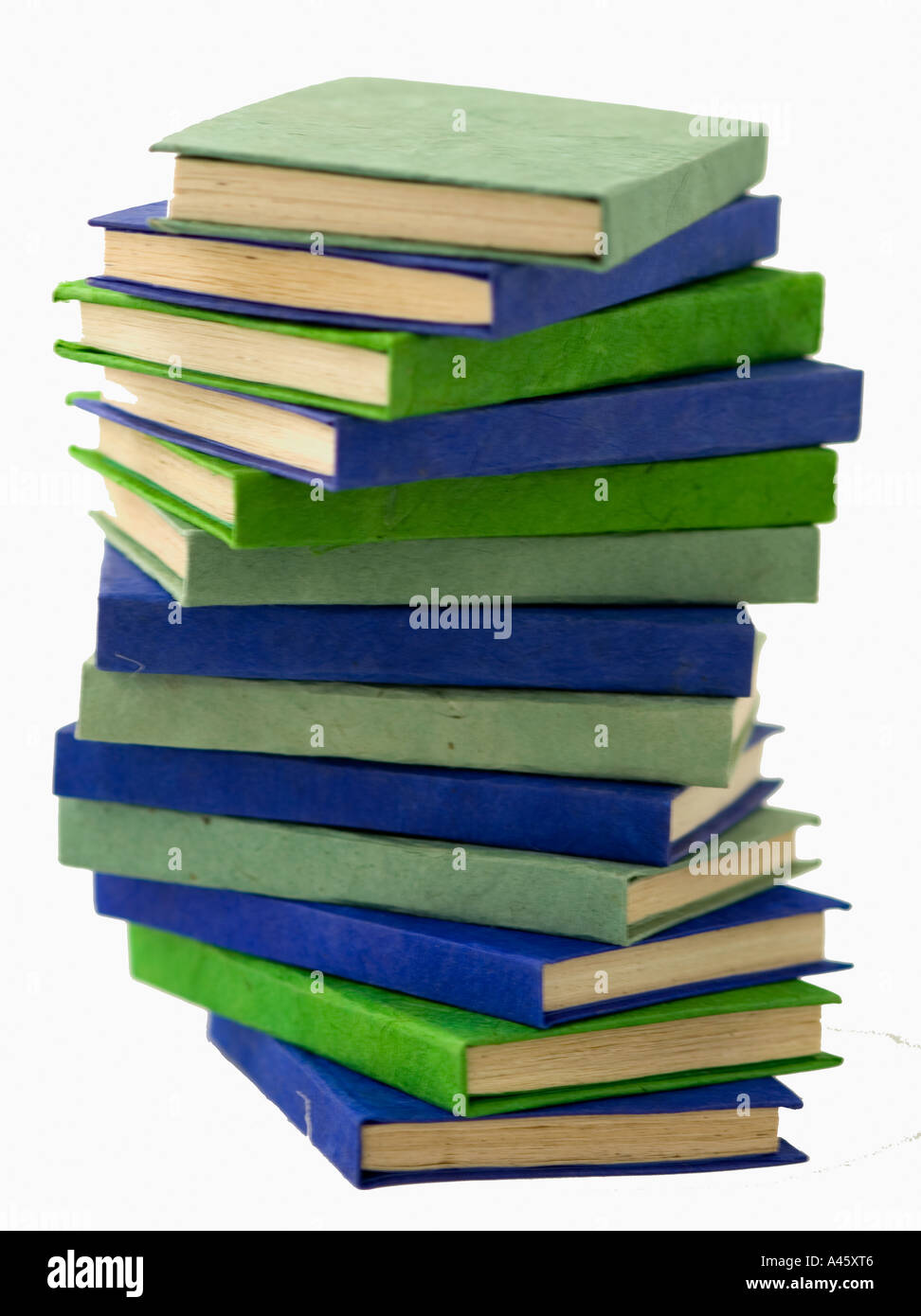 Des livrets verts et bleus disposés en une spirale Banque D'Images