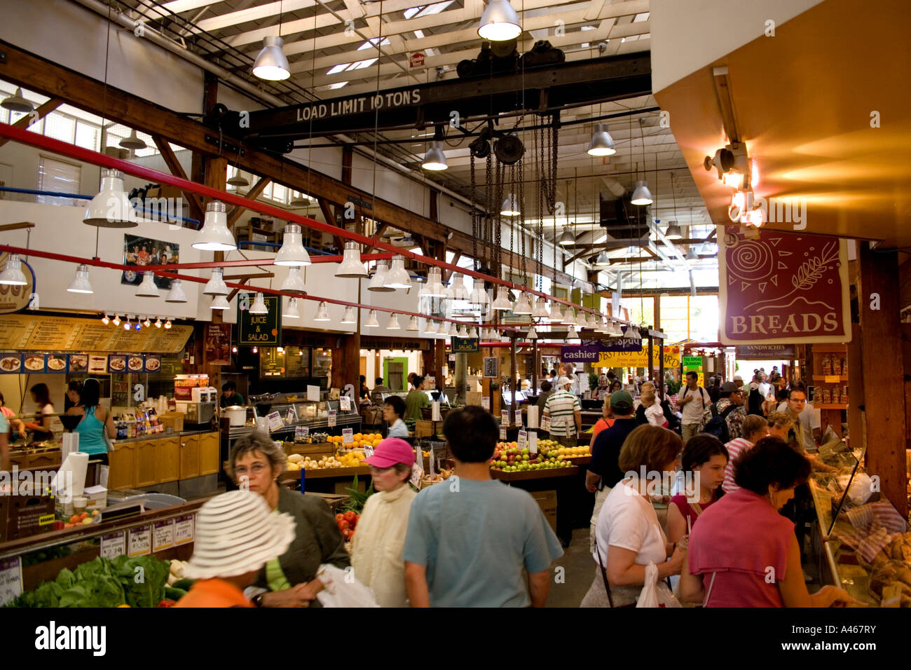 Marché public de Granville Island, Vancouver, Colombie-Britannique, Canada.. Banque D'Images