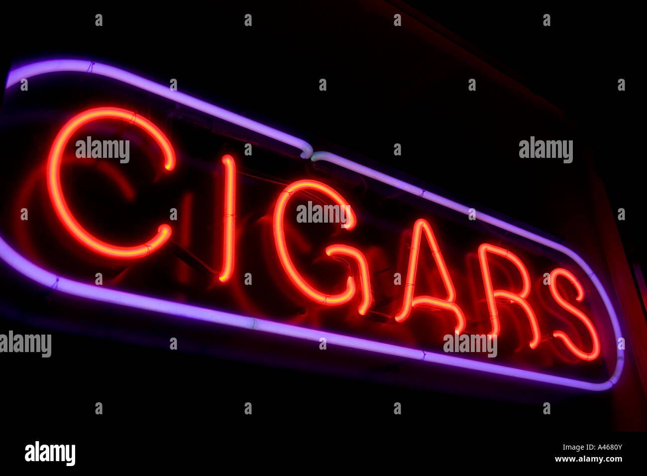 Néon de cigare Banque D'Images