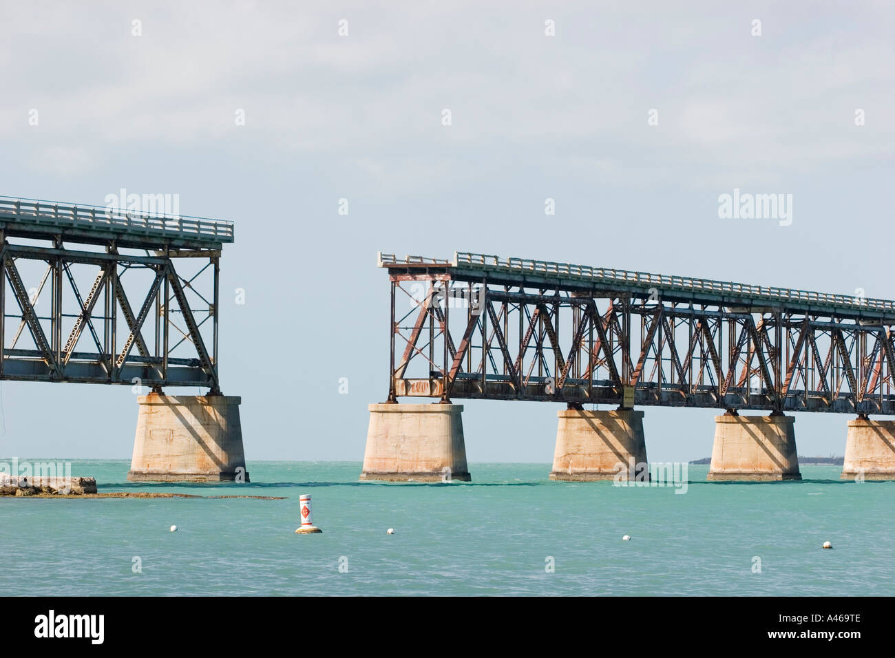 USA, Floride, Bahia Honda, pont vieux et pont ferroviaire à détruire les Florida Keys Banque D'Images