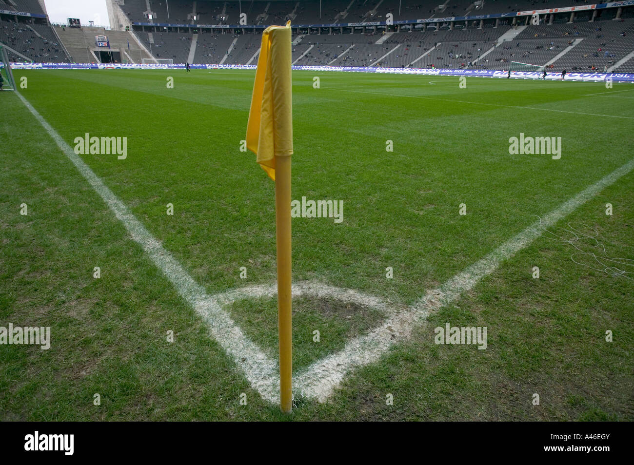 Un poteau de coin dans le stade olympique, Berlin, Allemagne Banque D'Images