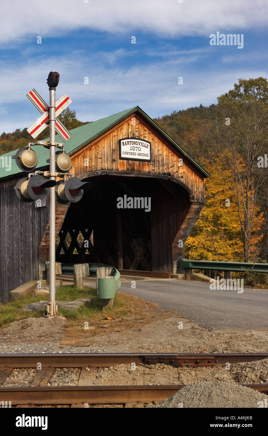Motel 63 Pont couvert en voie de chemin de fer et le signal près de Vermont Motel 63 Banque D'Images