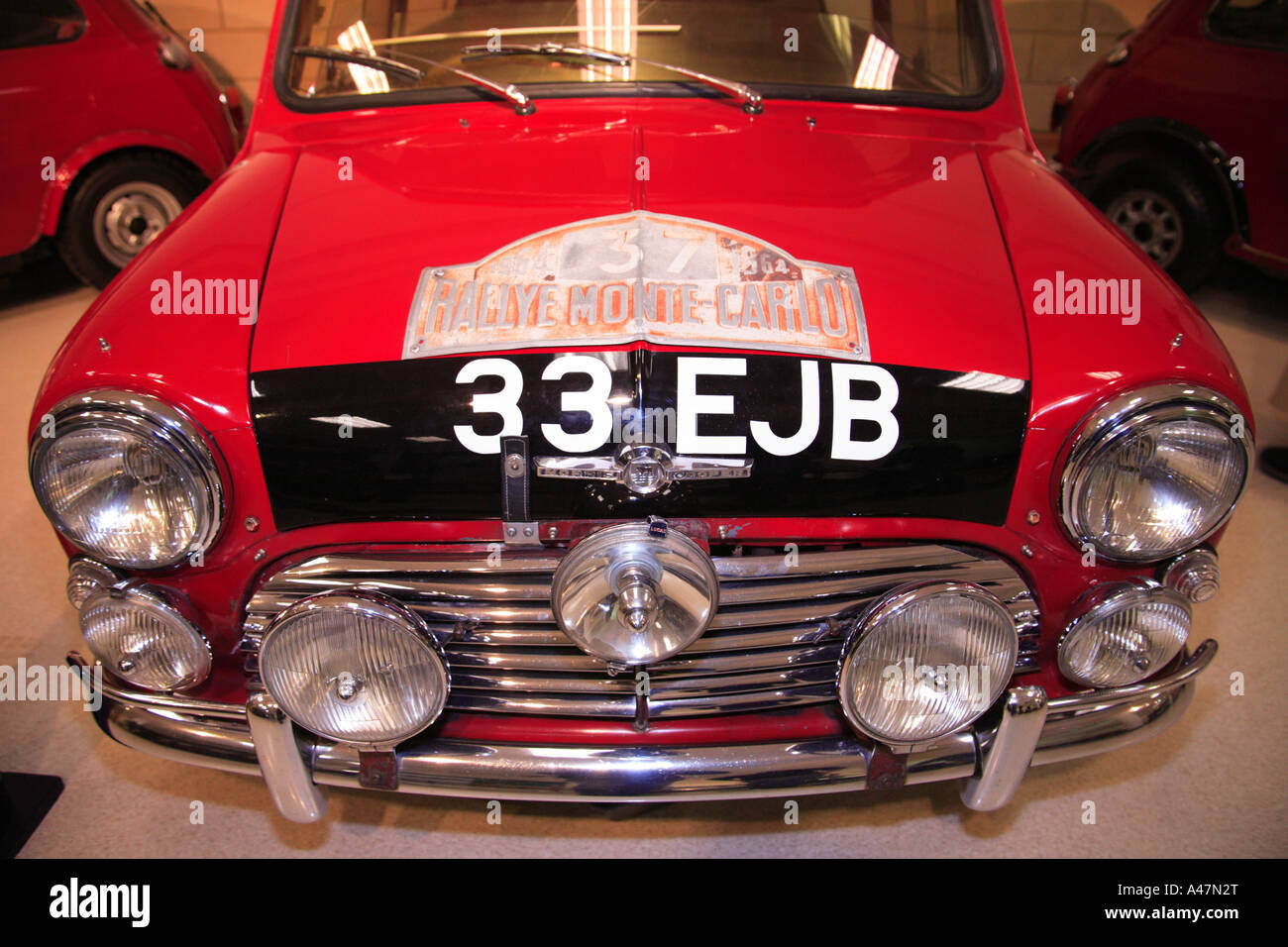 Morris Mini Cooper Monte Carlo Rallye rally Paddy Hopkirk red lights avant classic legend 33 voiture EJB motor sport course automobile Banque D'Images