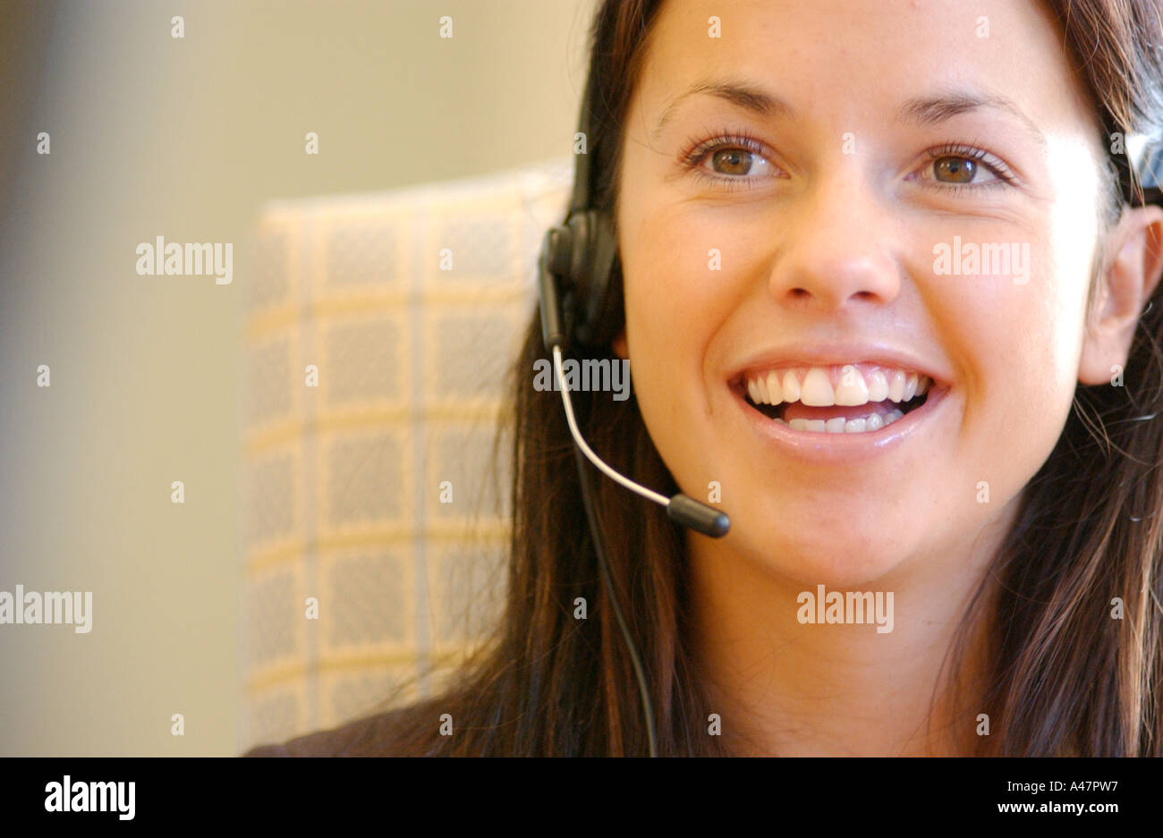 Image libre photo de la jolie brunette happy smiling call centre employee London UK Banque D'Images