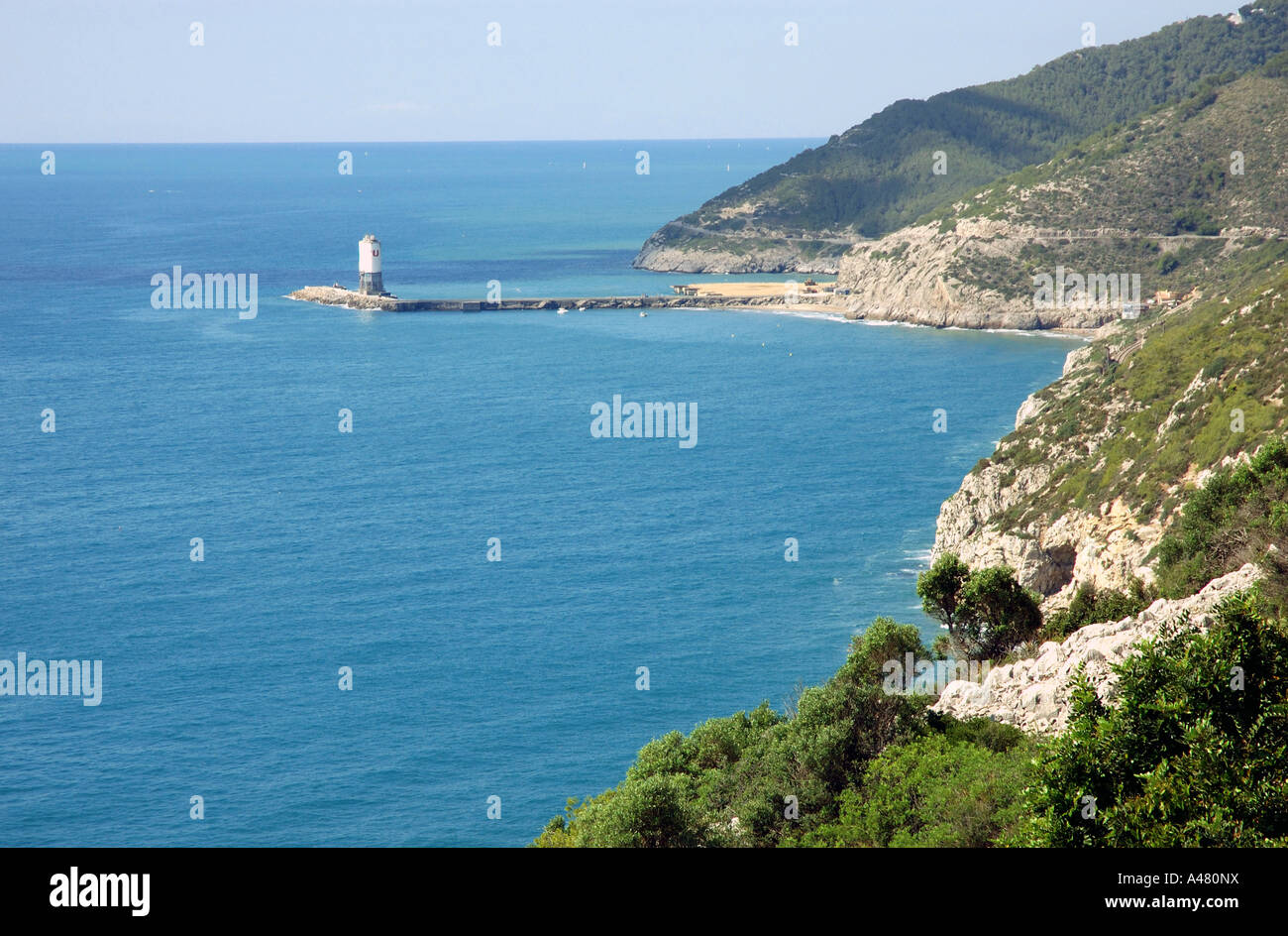 Vue panoramique sur le front de mer de Sitges CATALOGNE CATALOGNE CATALOGNE Costa Dorada España Espagne Europe Banque D'Images