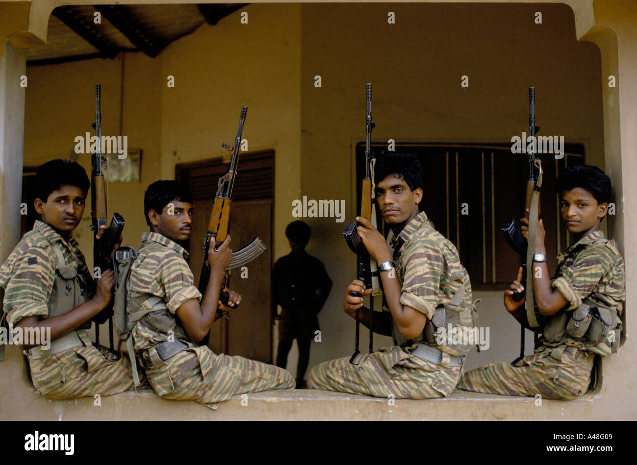 Un groupe de commandos des Tigres tamouls sont certains que 12 ans Sri Lanka Jaffna Banque D'Images