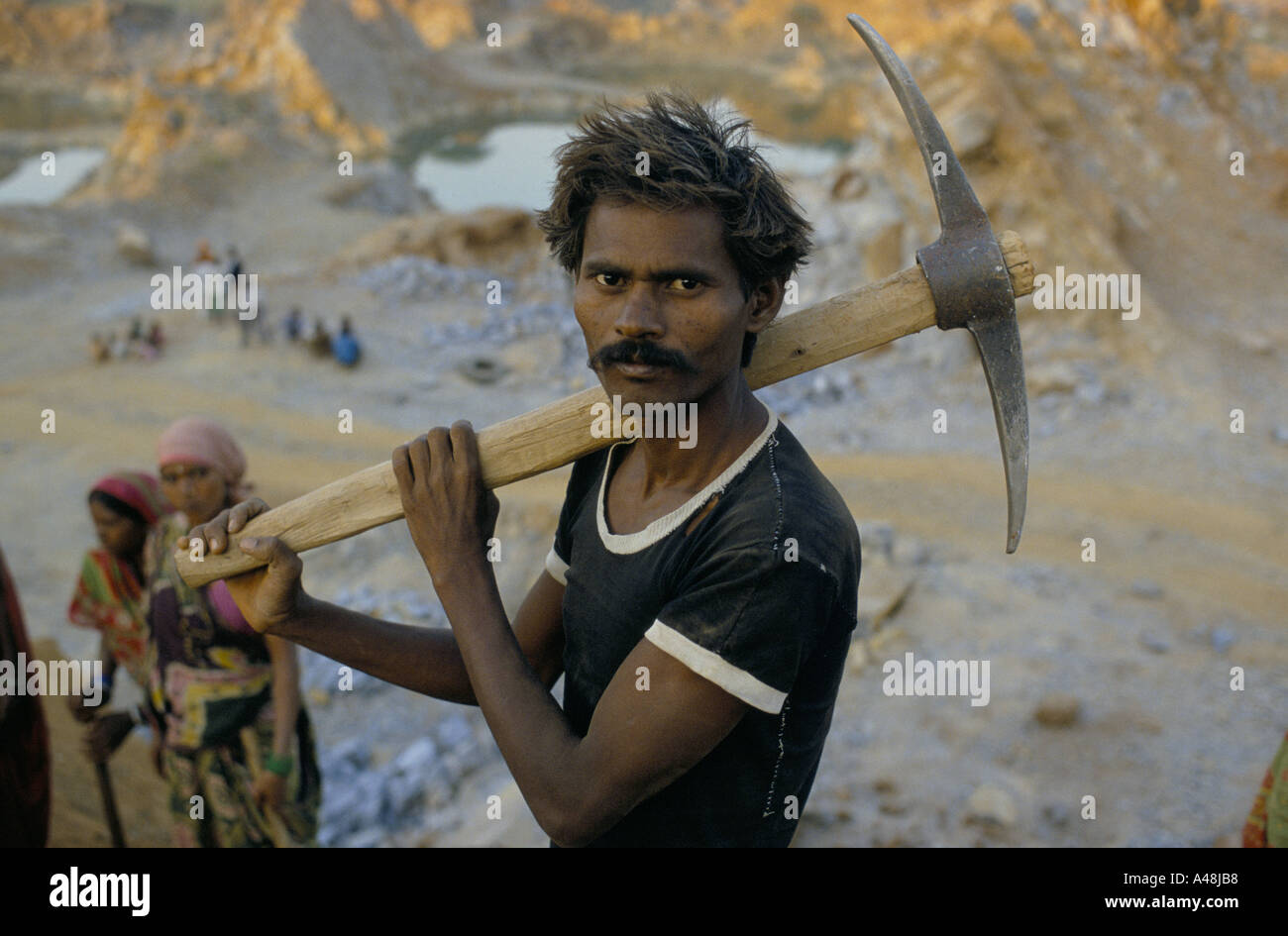 Le travail forcé l'esclavage dans Saujkund les carrières de pierre nr Delhi Inde Banque D'Images