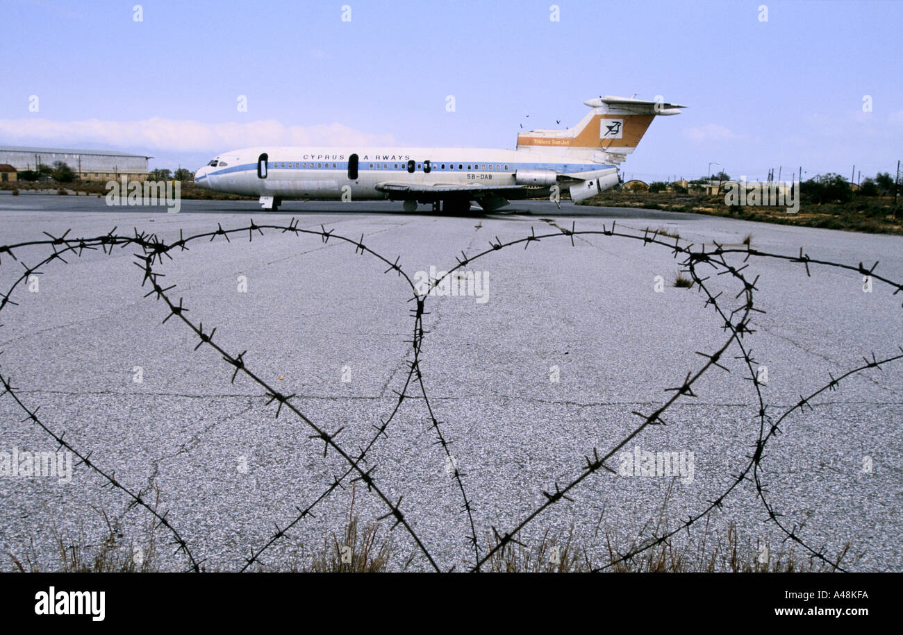 Un avion de passagers de la compagnie aérienne chypriote abandonnés sur le tarmac pendant 30 ans Banque D'Images
