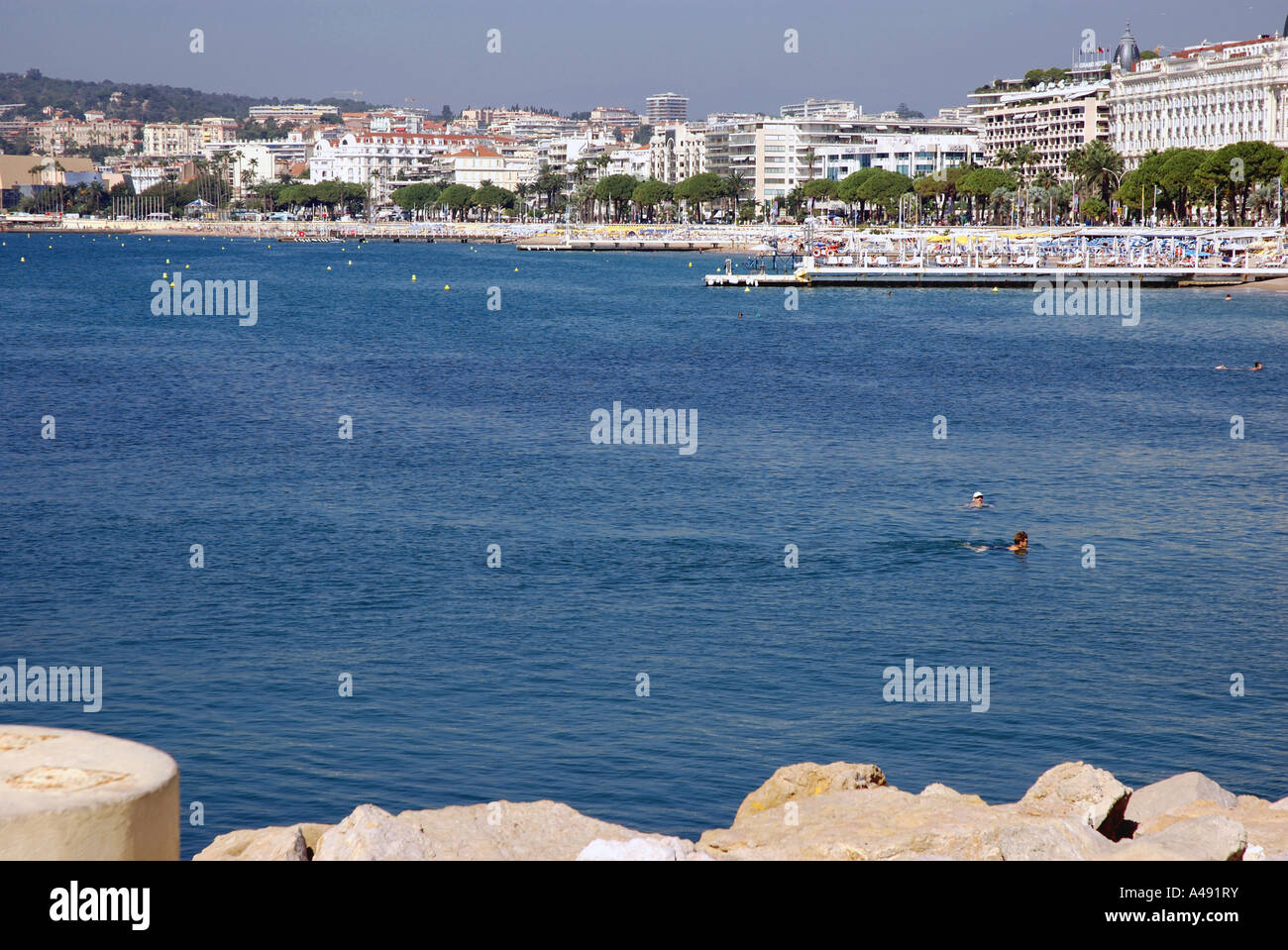 Vue panoramique sur mer et plage de Cannes Côte D'Azur Cote d Azur France Europe du Sud Banque D'Images