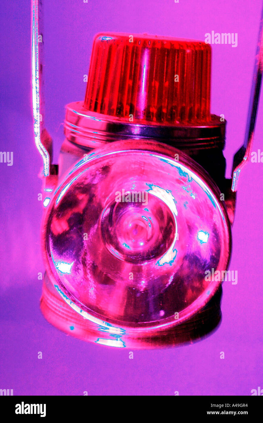 Vieille lampe rose vif aux flambeaux Banque D'Images