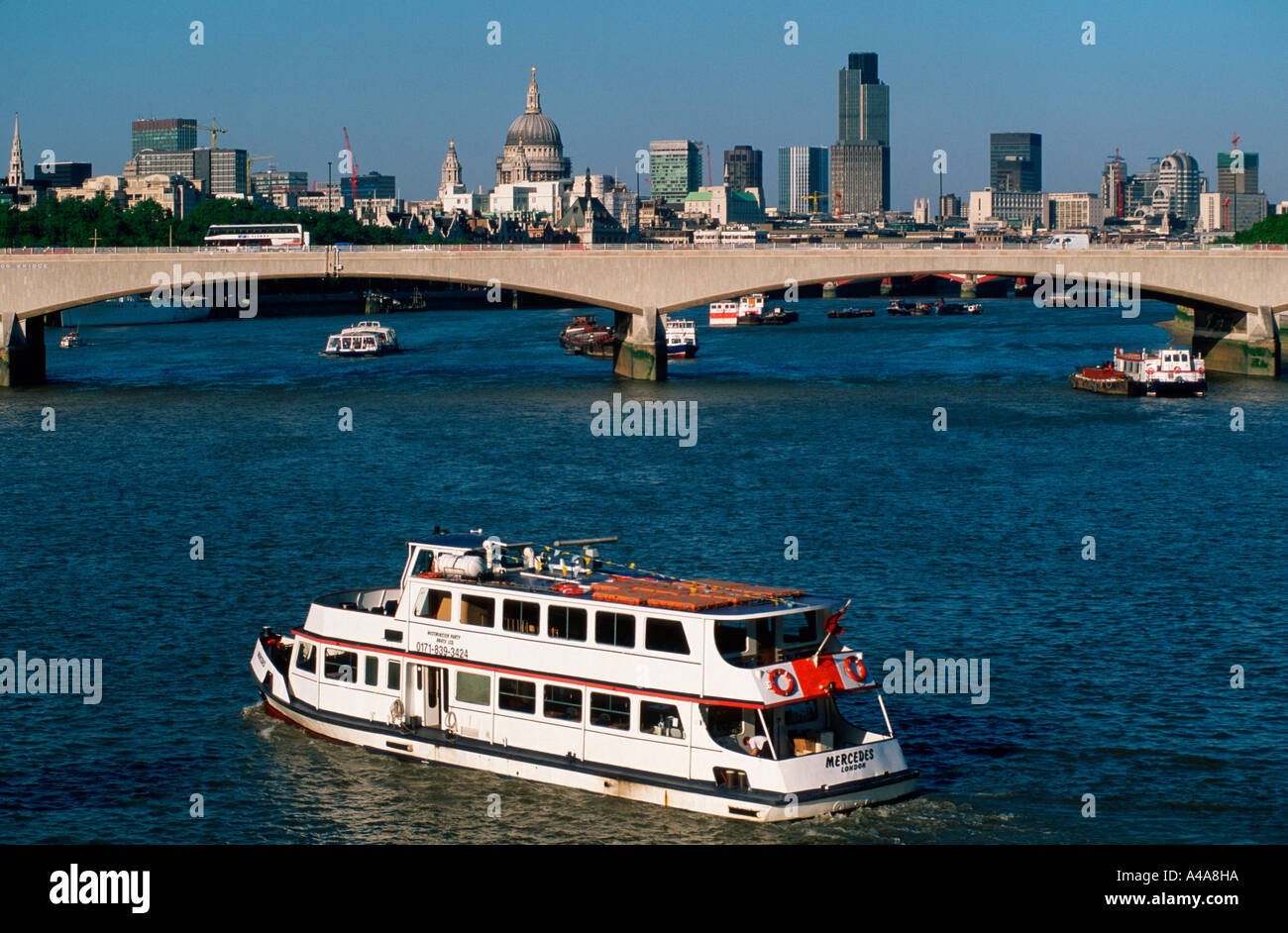 Bateaux sur la Tamise / Londres Banque D'Images