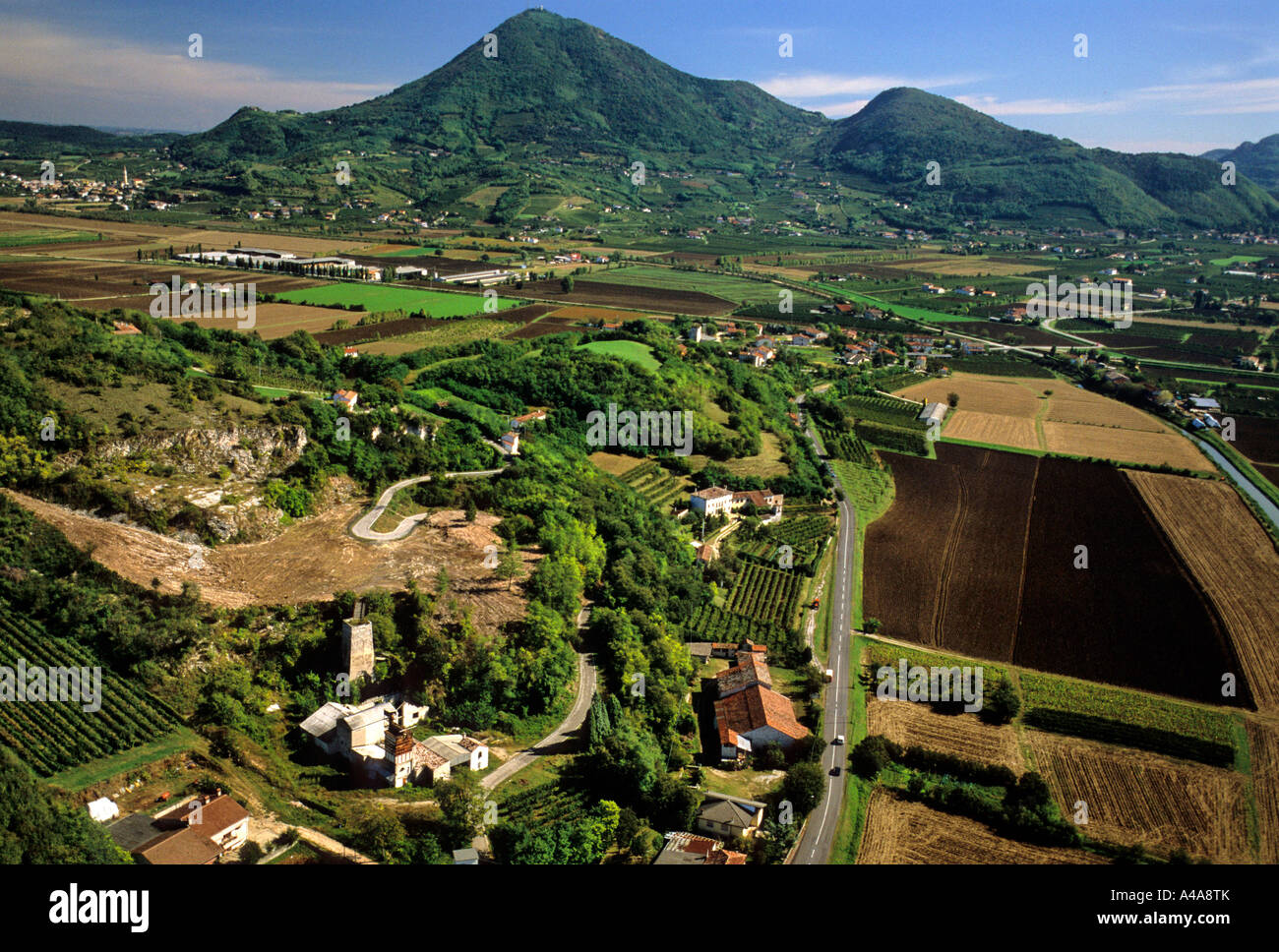 Vue aérienne des Collines Euganéennes à partir de Santa Cruz de la Vénétie Italie Banque D'Images